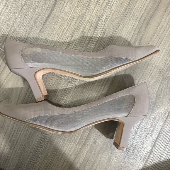 Vtg Karen Scott Mesh Square Toe Heel Pumps Gray Beige Sz 7.5M Classic Party - Picture 6 of 10
